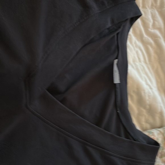 Athleta sleeveless top with open aren in back - Picture 4 of 4